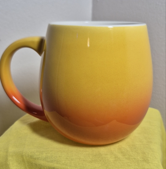 Wake Up Drink Dunkin' Be Awesome 2019 Coffee Mug 20 oz Yellow Orange Ombre NWOT - Picture 3 of 8